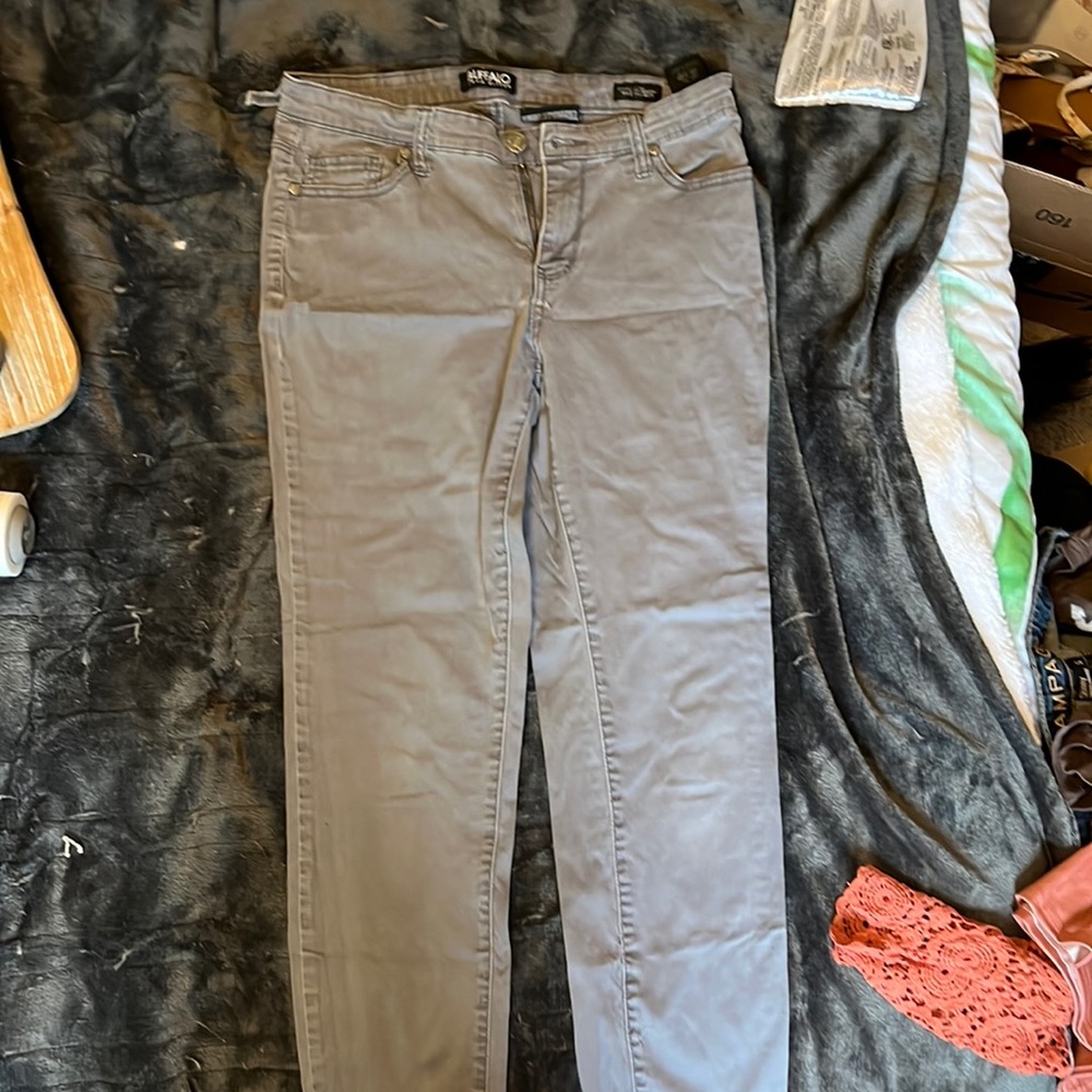 Mid-rise stretchy skinny pants, one belt loop is coming off